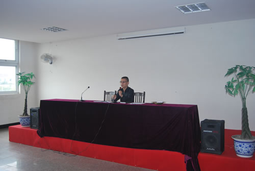 ���������L�����ڵڶ������\(y��n)��(d��ng)��(hu��)��(hu��)ǰ��(d��ng)�T���(hu��)���vԒ