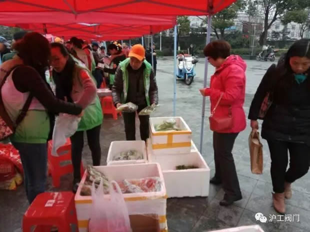 �Ϻ������y�T�S���F(tu��n)���ӡ���(��i)������ �С���ů�����½M��־Ը�߷���(w��)���(d��ng)���D4��