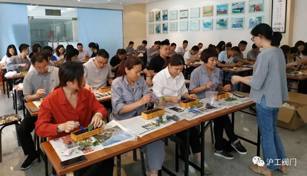 �����y�T�Gɫ��(chu��ng)��DIY���(d��ng)���D1��