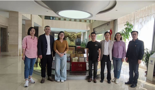 �Ϻ������y�T�S�h֧���c�Ϻ��мζ��^(q��)����(w��)�ֵ�������(w��)���h֧�������f(xi��)�h���𣨈D4��